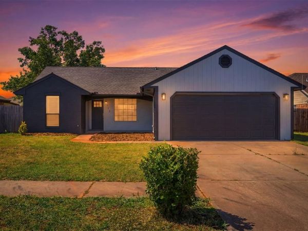 2112 NE 8th Street, Moore, OK 73160