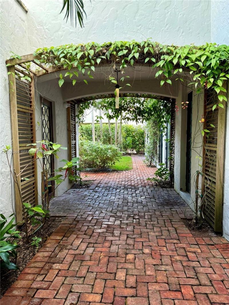 455 Amalfi Ave , Coral Gables, FL 33146 Photo