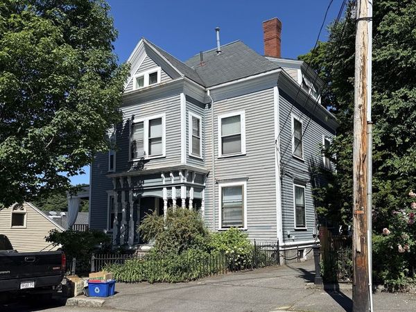 83 Pleasant St, Unit 3, Marblehead, MA 01945