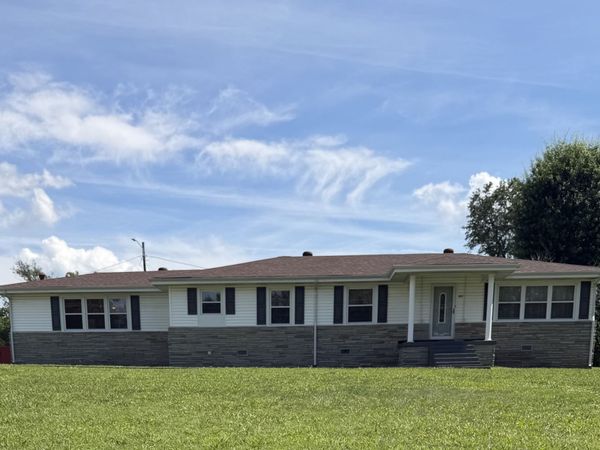 445 W Broad St , Smithville, TN 37166