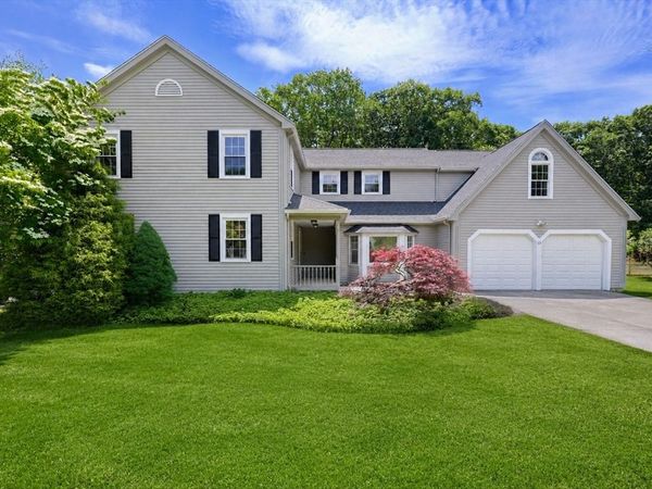 13 Fairway Lane, Medway, MA 02053