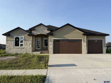 8720 Honeybee Lane, Lincoln, NE 68526