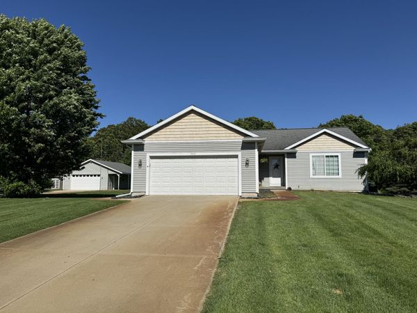 3835 Hare Lane, Dorr, MI 49323