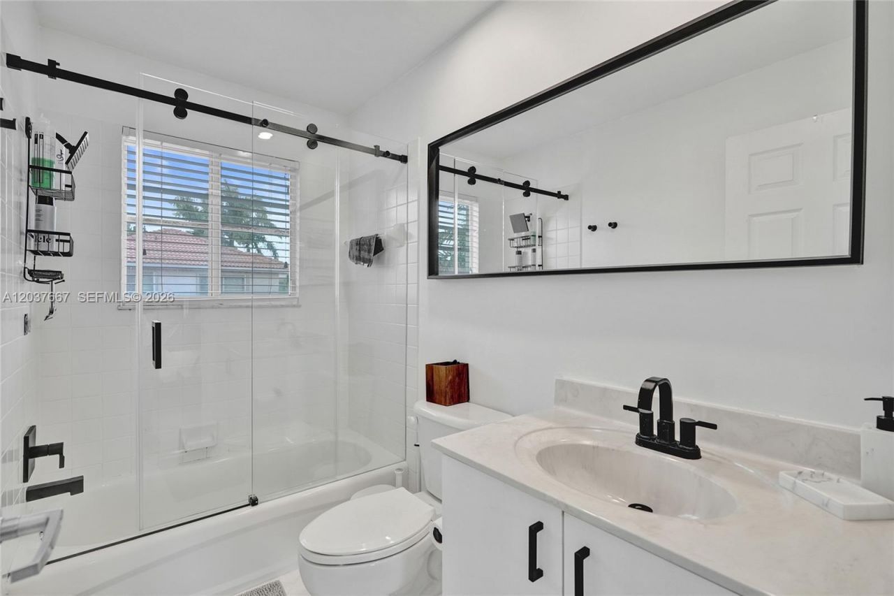1725 Winterberry Ln, Weston, FL 33327 Photo