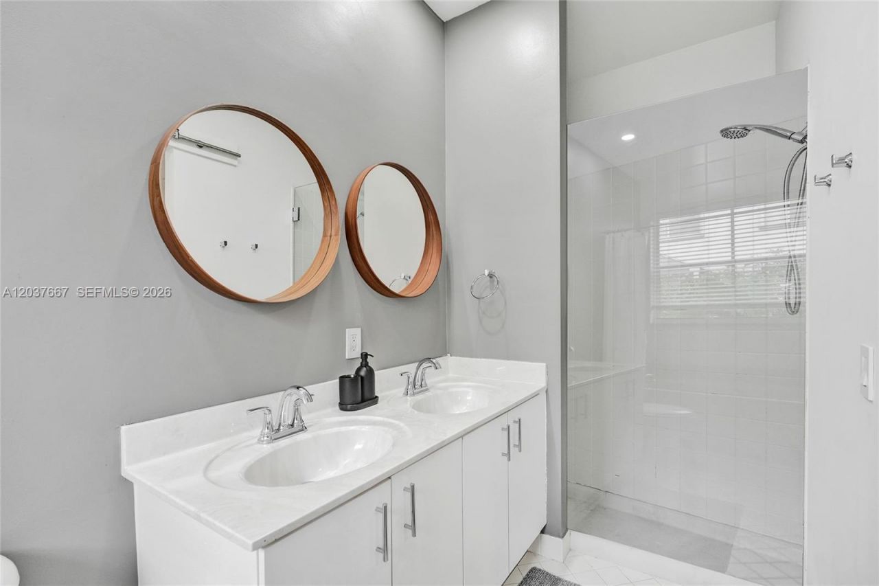 1725 Winterberry Ln, Weston, FL 33327 Photo