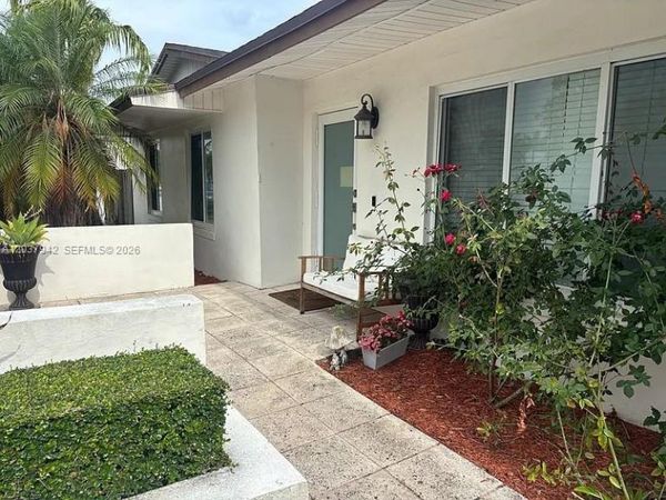 12500 SW 104th Ter , Miami, FL 33186