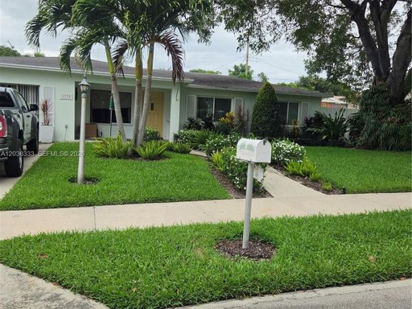 1732 N 15th Ave N , Lake Worth, FL 33460