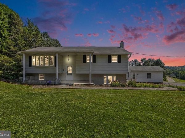 2715 RESERVOIR ROAD, SPRING GROVE, PA 17362