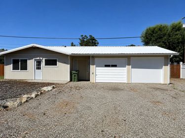 54 Goodfellow Ave, Electric City, WA 99123