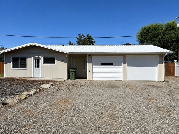 54 Goodfellow Ave, Electric City, WA 99123