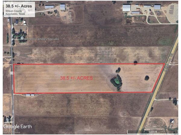 100 S County Road 236, Stockdale, TX 78160