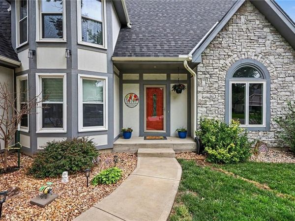 14317 S Blackfoot Drive, Olathe, KS 66062