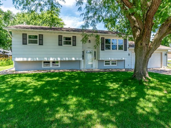 300 W Spring Street , Eldridge, IA 52748