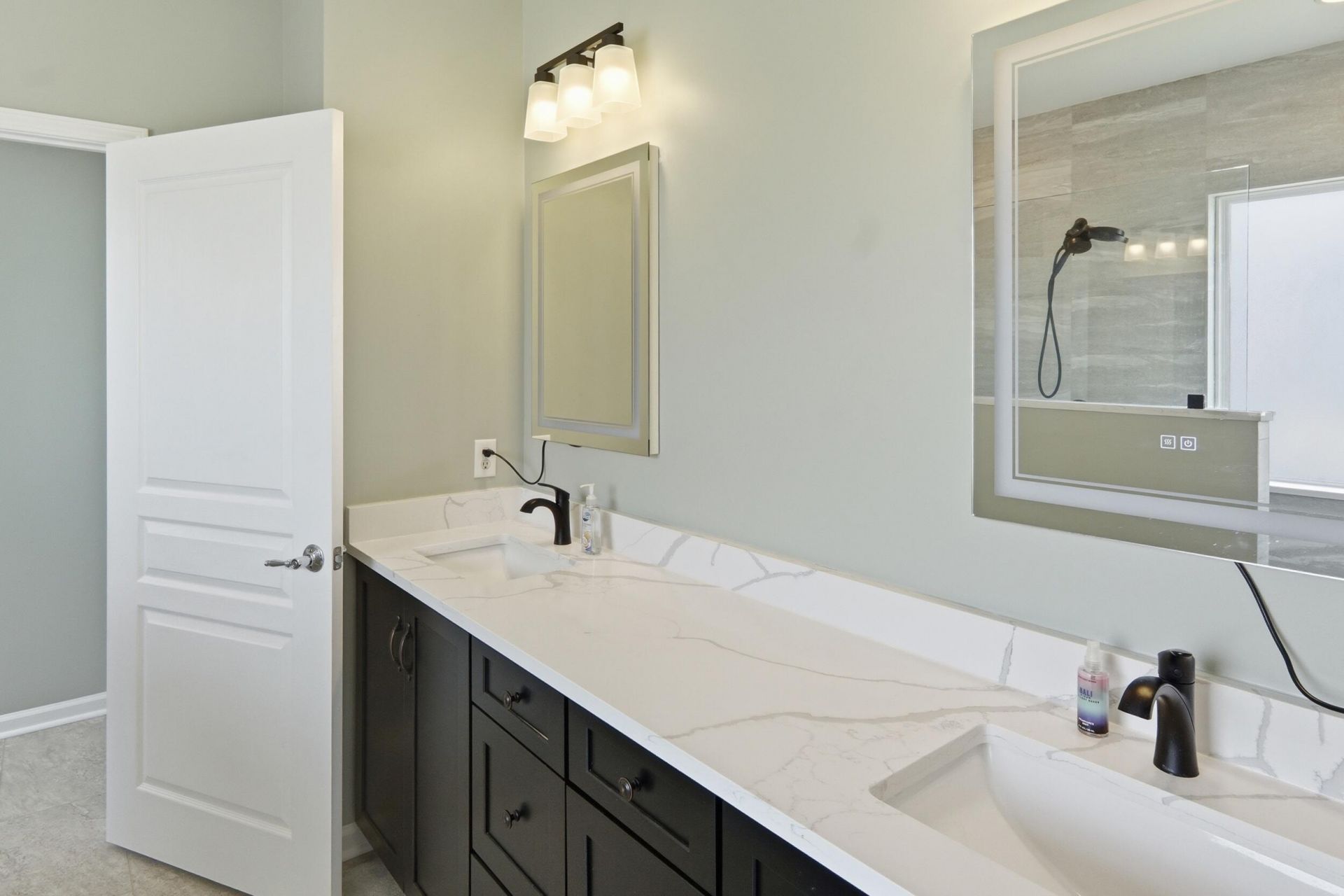554 Tranquil Waters Way Photo 25