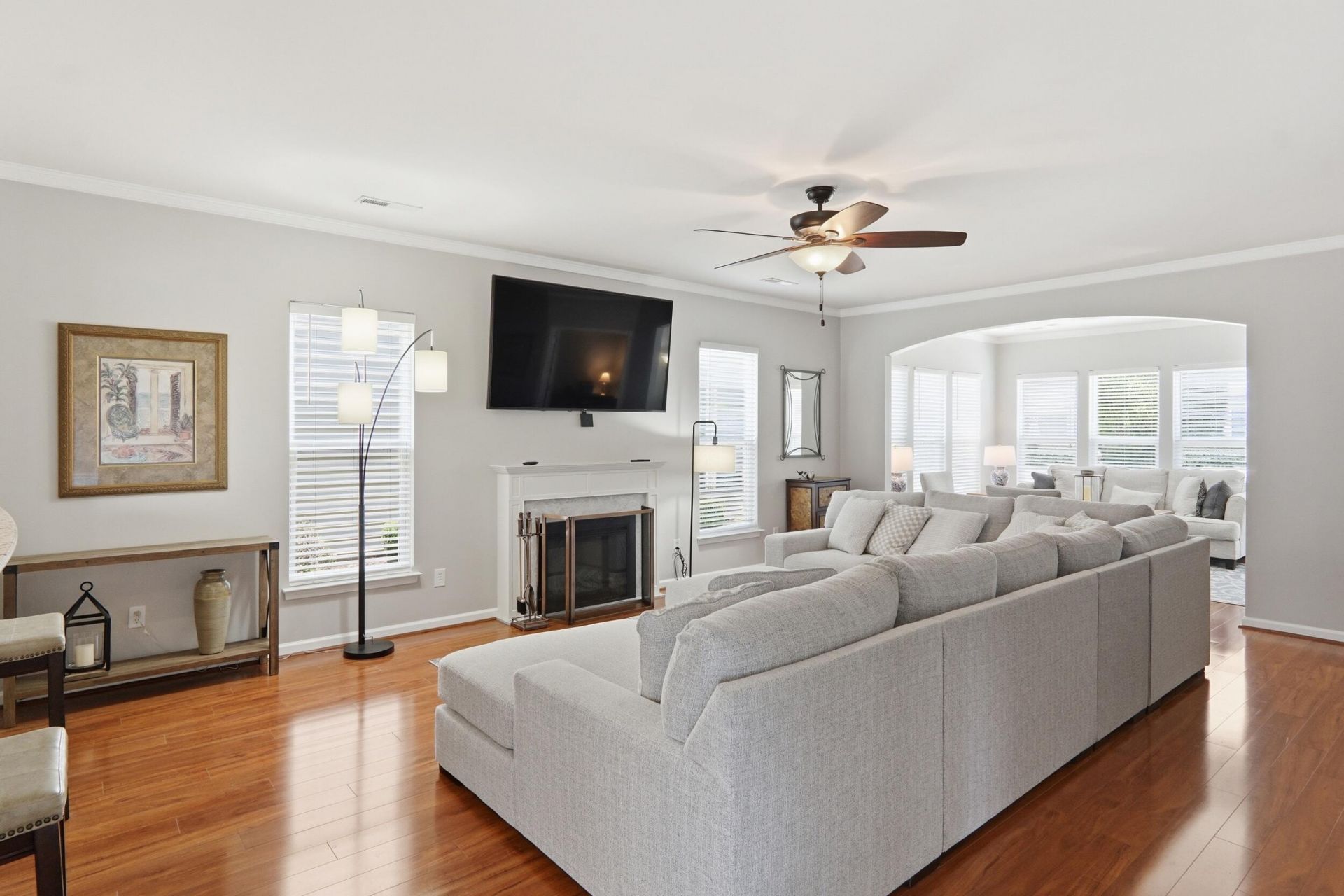 554 Tranquil Waters Way Photo 4