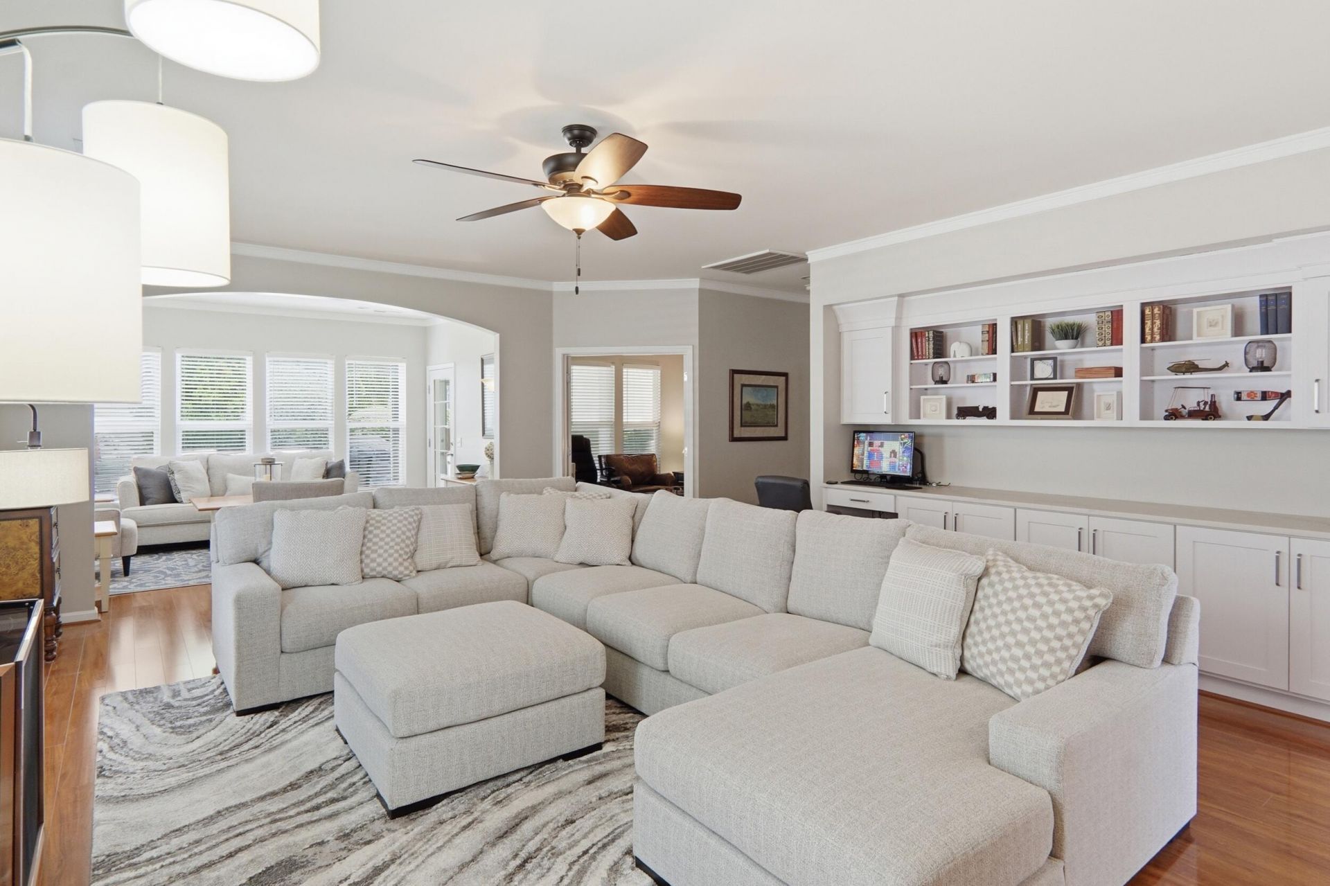 554 Tranquil Waters Way Photo 5