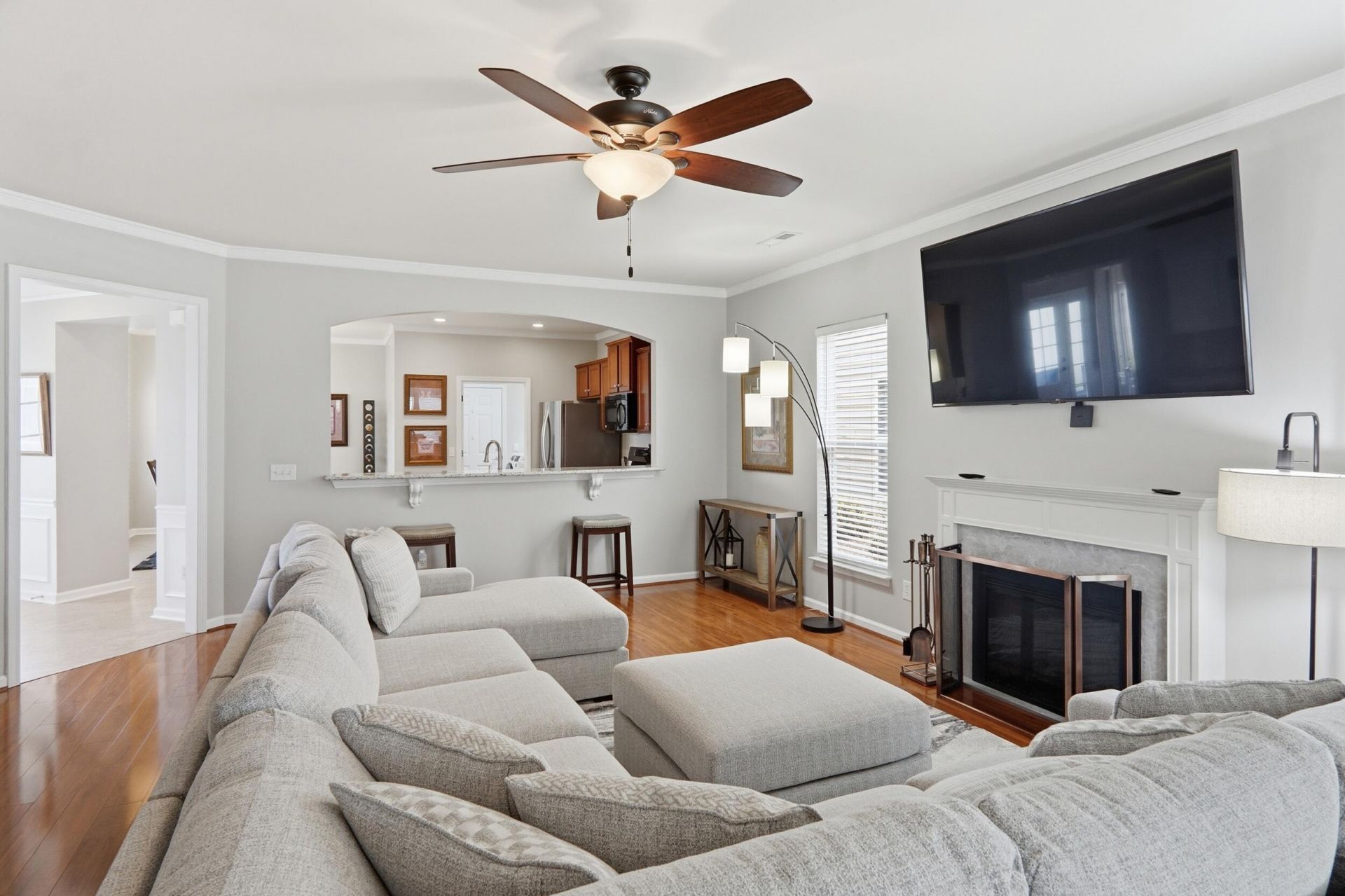 554 Tranquil Waters Way Photo 6
