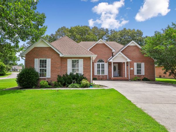 201 Jennings Cir , Tullahoma, TN 37388
