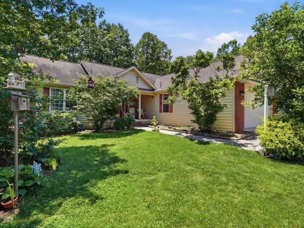 624 Lakeview Dr, Crossville, TN 38558