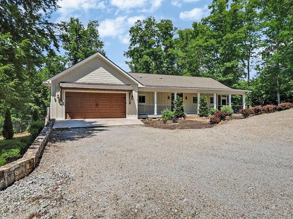 292 Crouch Branch Road, Allardt, TN 38504