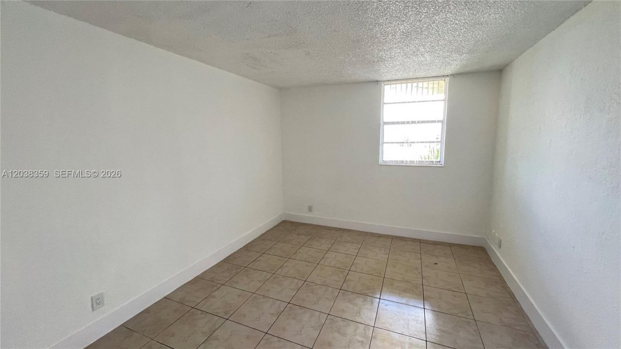 4550 NW 9th St , Unit 612E, Miami, FL 33126 Photo