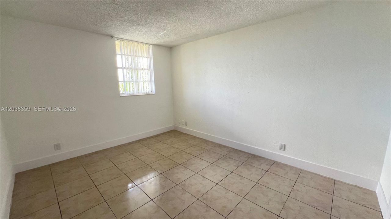 4550 NW 9th St , Unit 612E, Miami, FL 33126 Photo