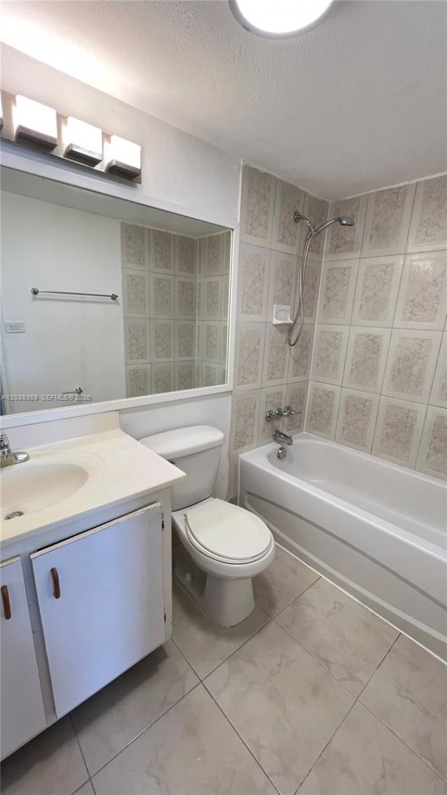 4550 NW 9th St , Unit 612E, Miami, FL 33126 Photo