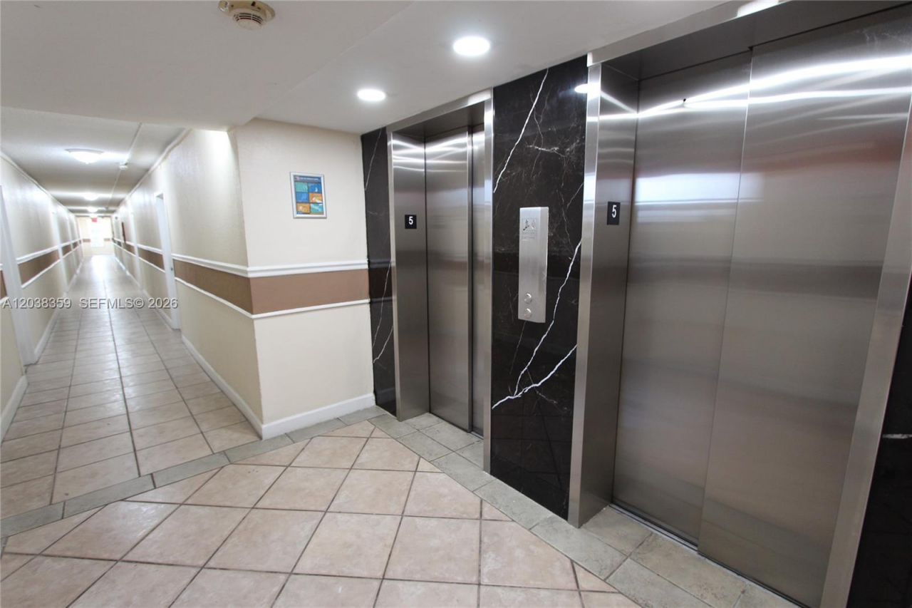 4550 NW 9th St , Unit 612E, Miami, FL 33126 Photo