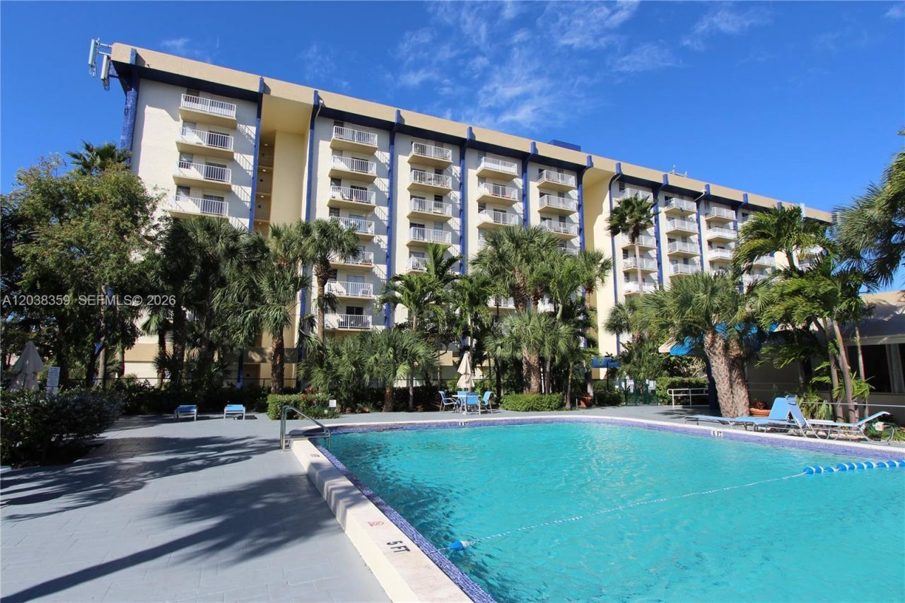 4550 NW 9th St , Unit 612E, Miami, FL 33126 Photo