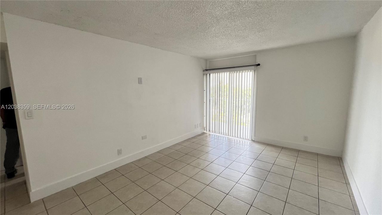4550 NW 9th St , Unit 612E, Miami, FL 33126 Photo