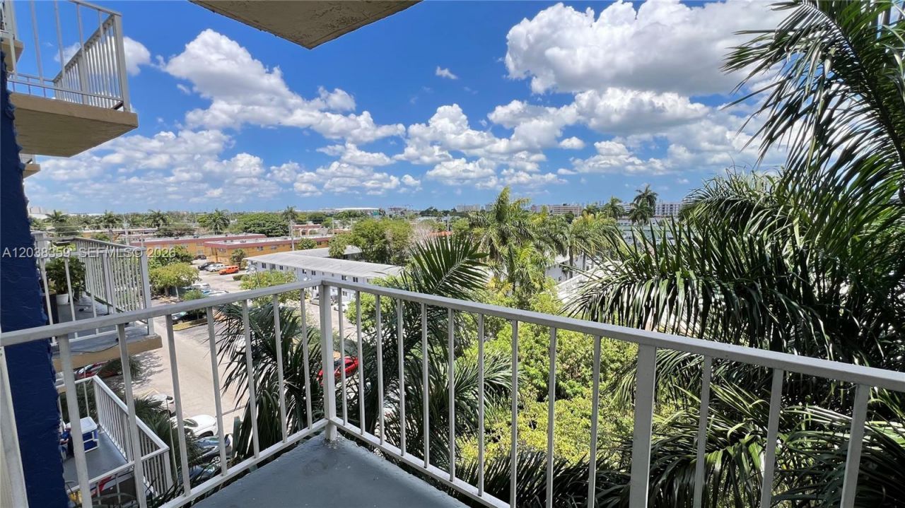 4550 NW 9th St , Unit 612E, Miami, FL 33126 Photo