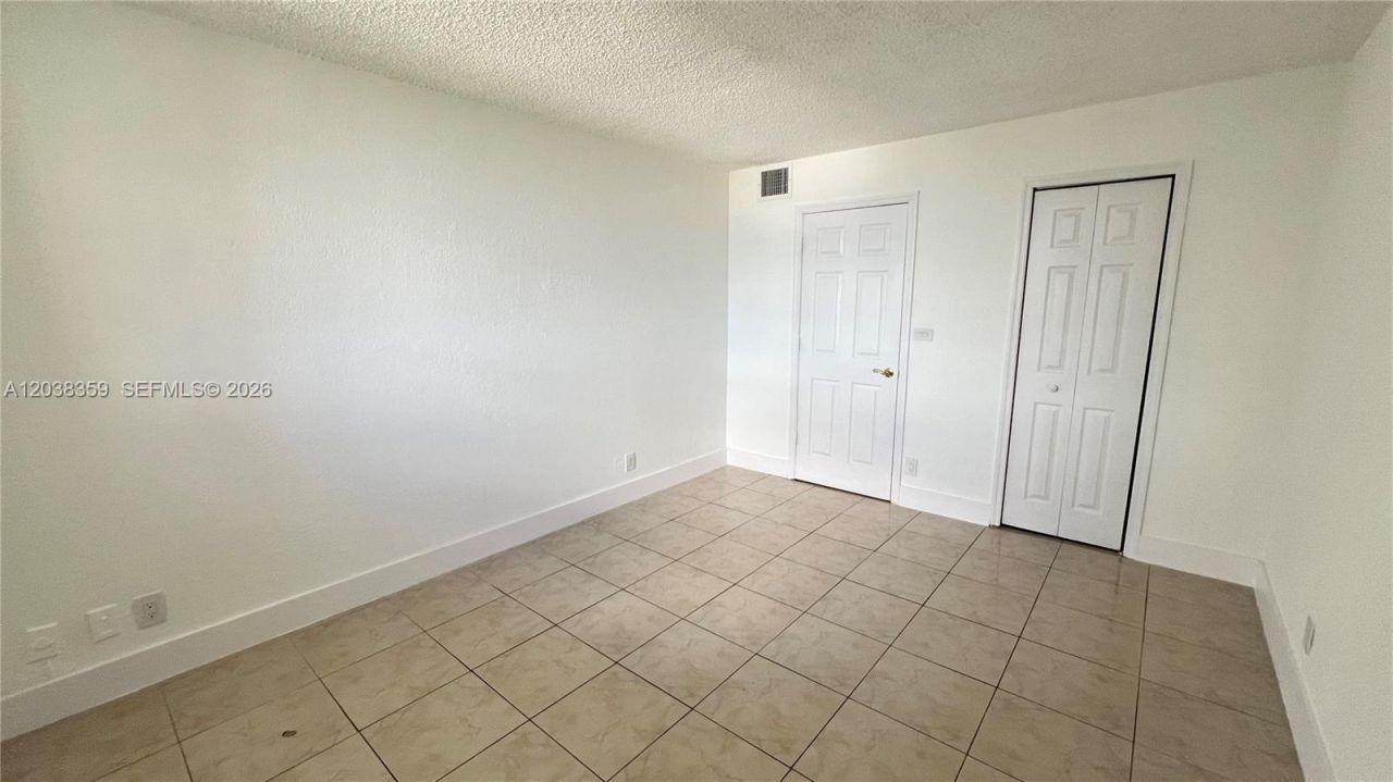 4550 NW 9th St , Unit 612E, Miami, FL 33126 Photo