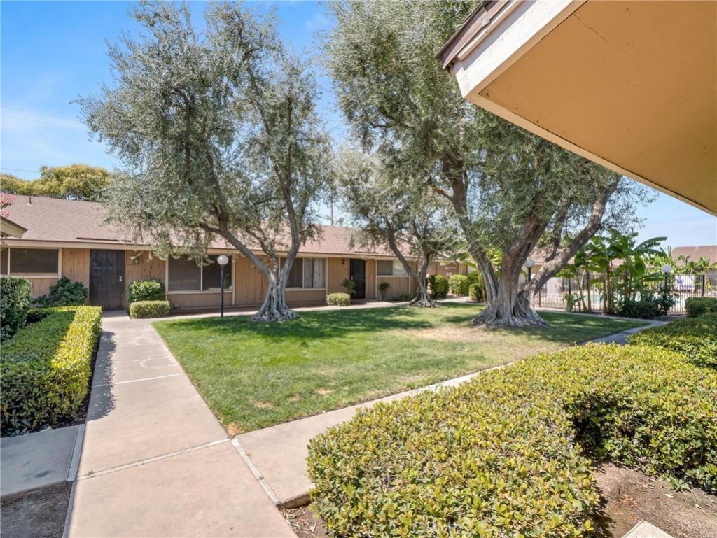 3725 N Fruit, Fresno, CA 93705 Main Photo
