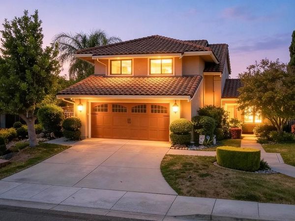 5922 Charter Oaks Dr, Castro Valley, CA 94552