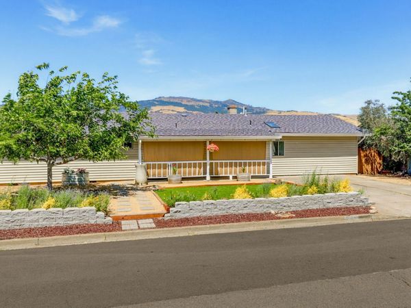 351 Oxford Street, Ashland, OR 97520