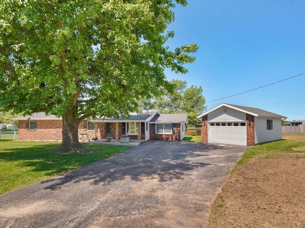 1030 S Diggins Main Street , Seymour, MO 65746