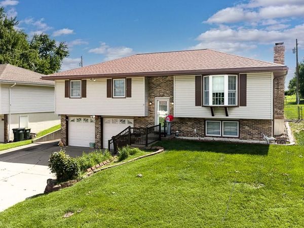 260 Holiday Drive, Lansing, KS 66043