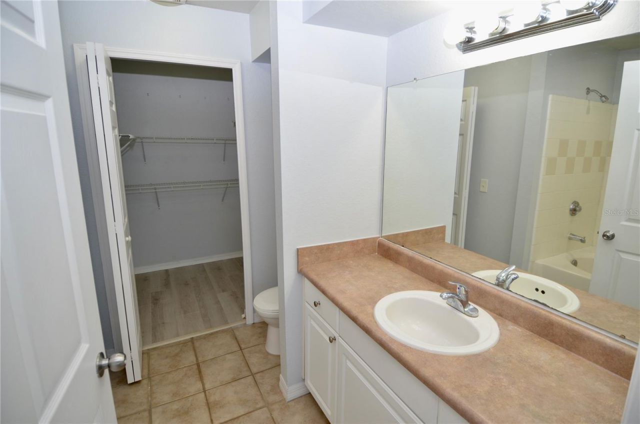 5621 Bidwell Parkway, Unit 202, Sarasota, FL 34233 Photo