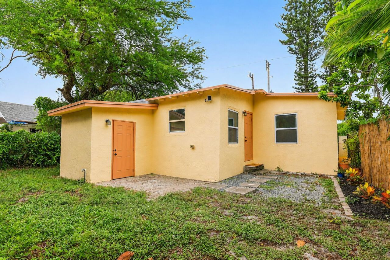 3207 Pinewood Avenue, West Palm Beach, FL 33407 Photo