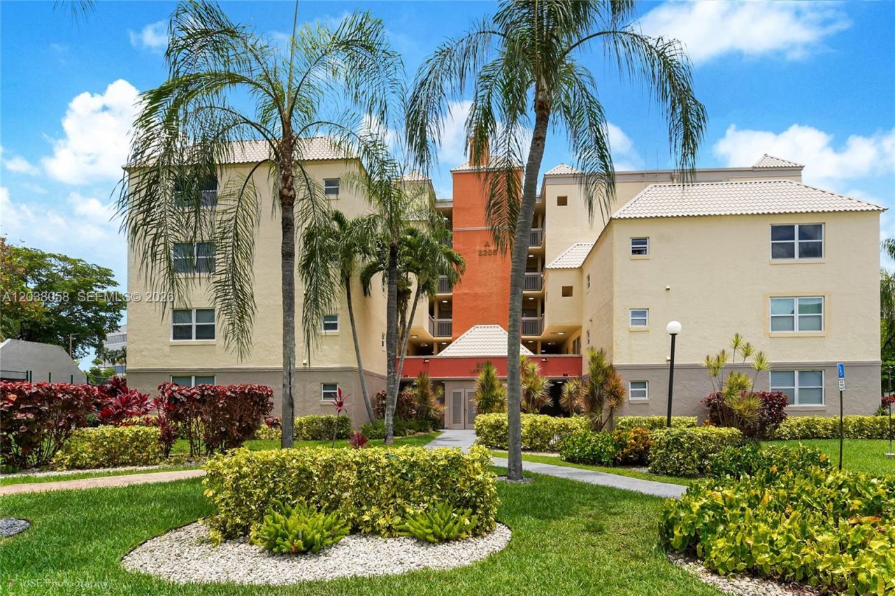 8205 Lake Dr , Unit 103, Doral, FL 33166 Photo