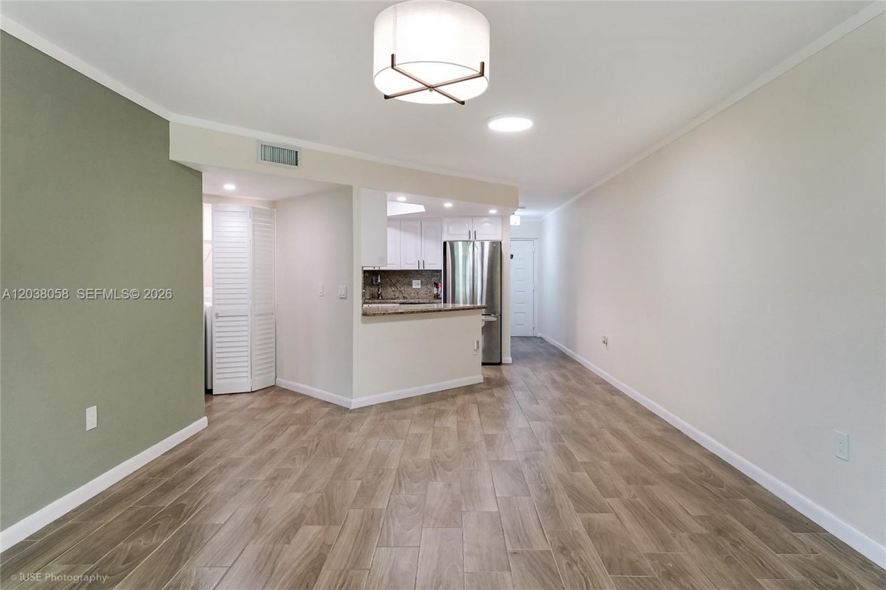 8205 Lake Dr , Unit 103, Doral, FL 33166 Photo