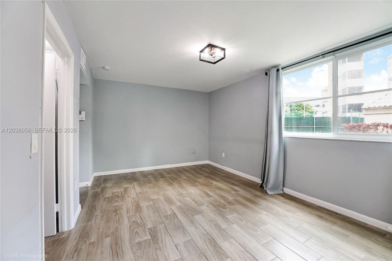8205 Lake Dr , Unit 103, Doral, FL 33166 Photo