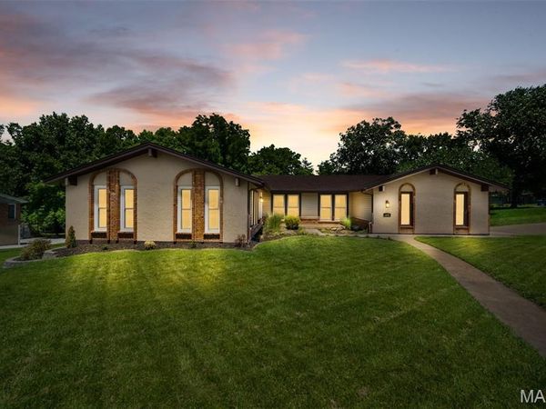 430 Glan Tai Drive, Manchester, MO 63011