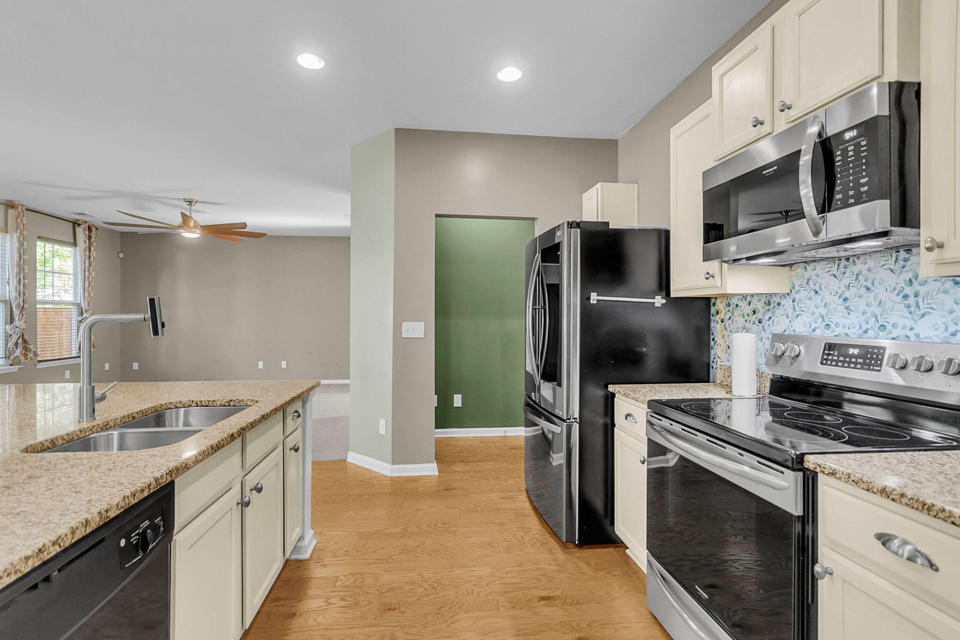 195 Hickory Ridge Way Photo 32