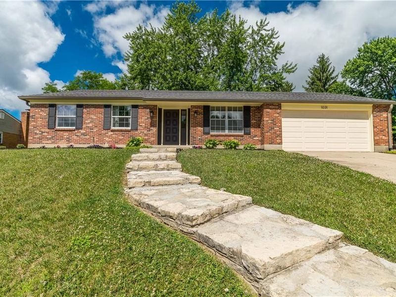 1031 Crestwood Hills Drive, Vandalia, OH 45377 Photo 2
