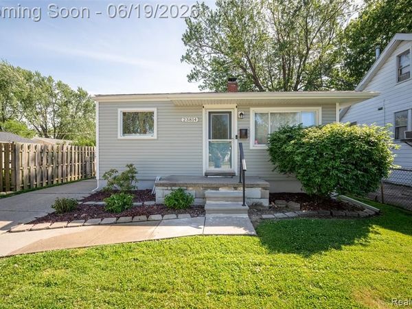 23814 Elmira Street, St. Clair Shores, MI 48082