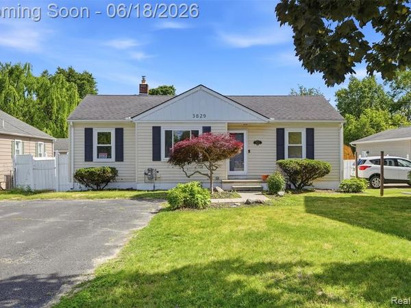 3829 W Auburn Road, Rochester Hills, MI 48309