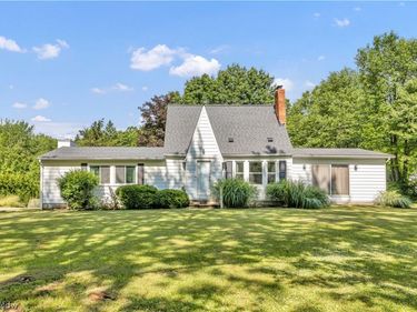 838 Nesbitt Road, Sagamore Hills, OH 44067