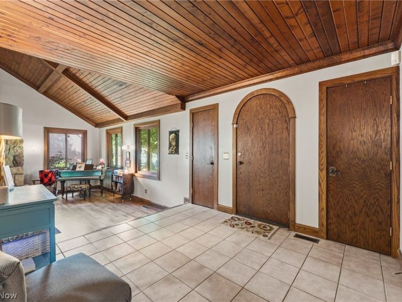 7739 Starcliff Avenue NW, North Canton, OH 44720 Photo 4