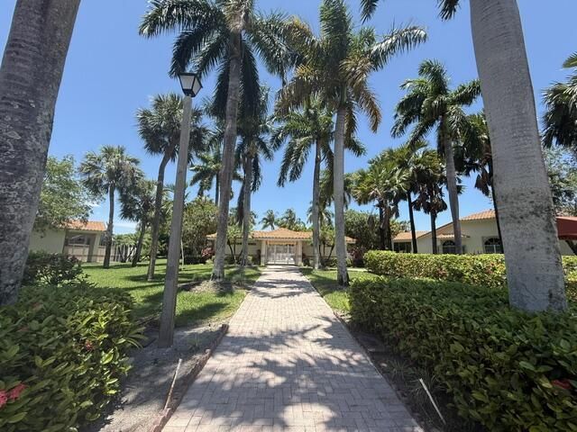 692 W Palm Aire Drive, Pompano Beach, FL 33069 Photo